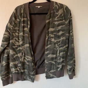 CAMO BOMBER JACKET